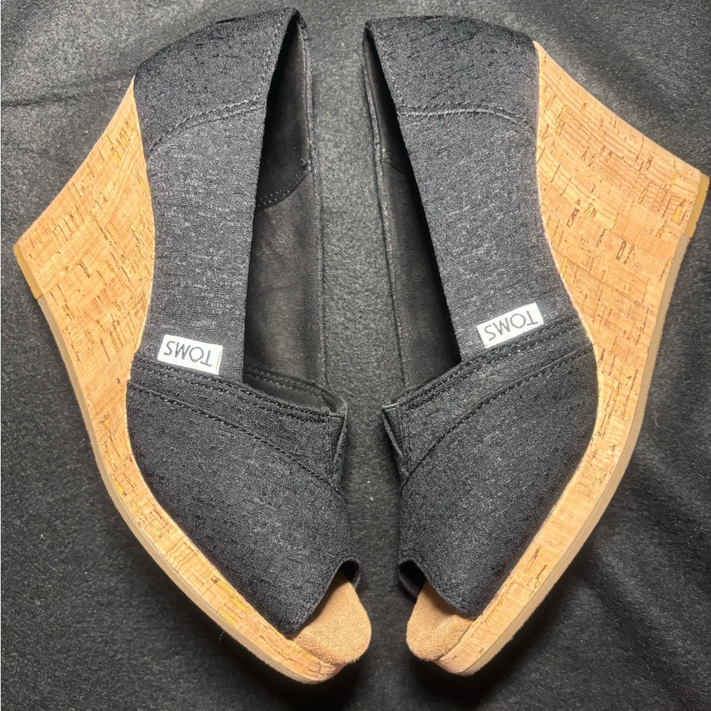 NEW~TOMS Black Wedge Sandals